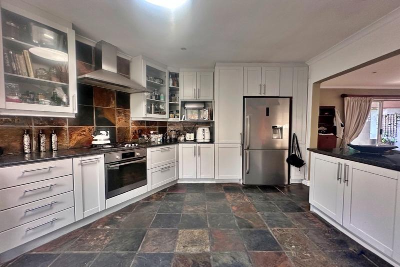To Let 3 Bedroom Property for Rent in Van Riebeeckstrand Western Cape
